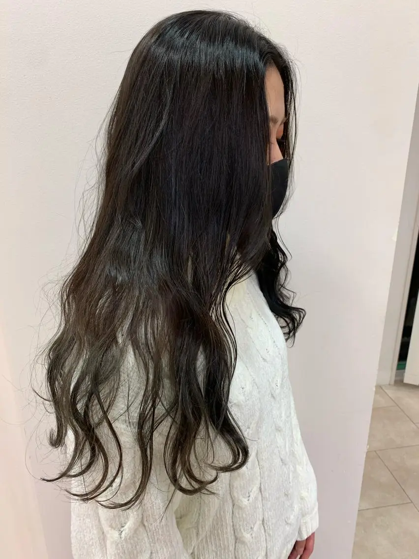 ロング カラー カット ヘアカラー 顔まわりカット✄ ベージュカラー🧸のヘアスタイル