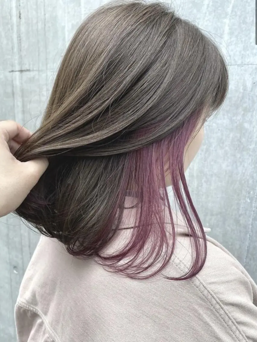 ミディアム カラー qiie/ハイトーン インナーカラーのヘアスタイル