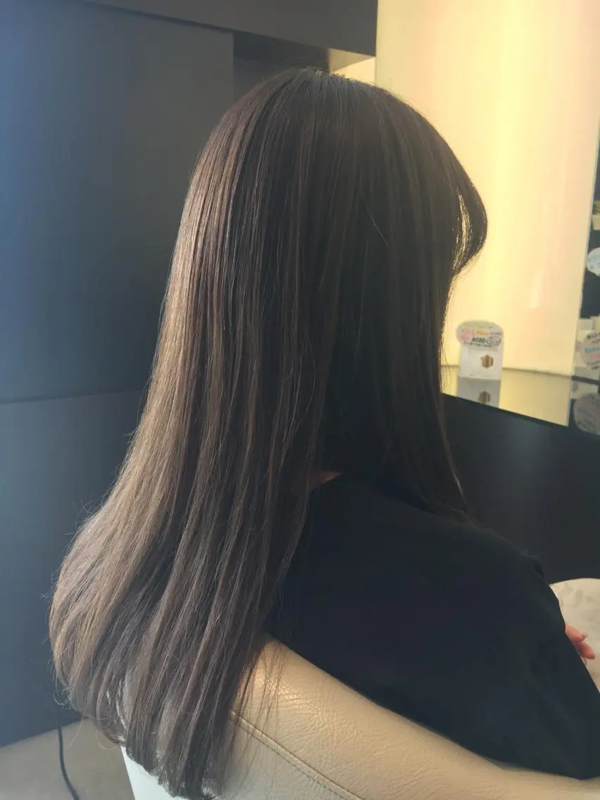 ロング カラー 安永 里帆のヘアスタイル