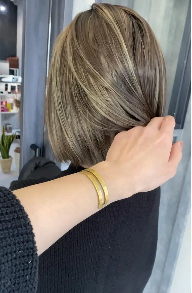 ミディアム カット ヘアカラー en Siena エンシエナのヘアスタイル