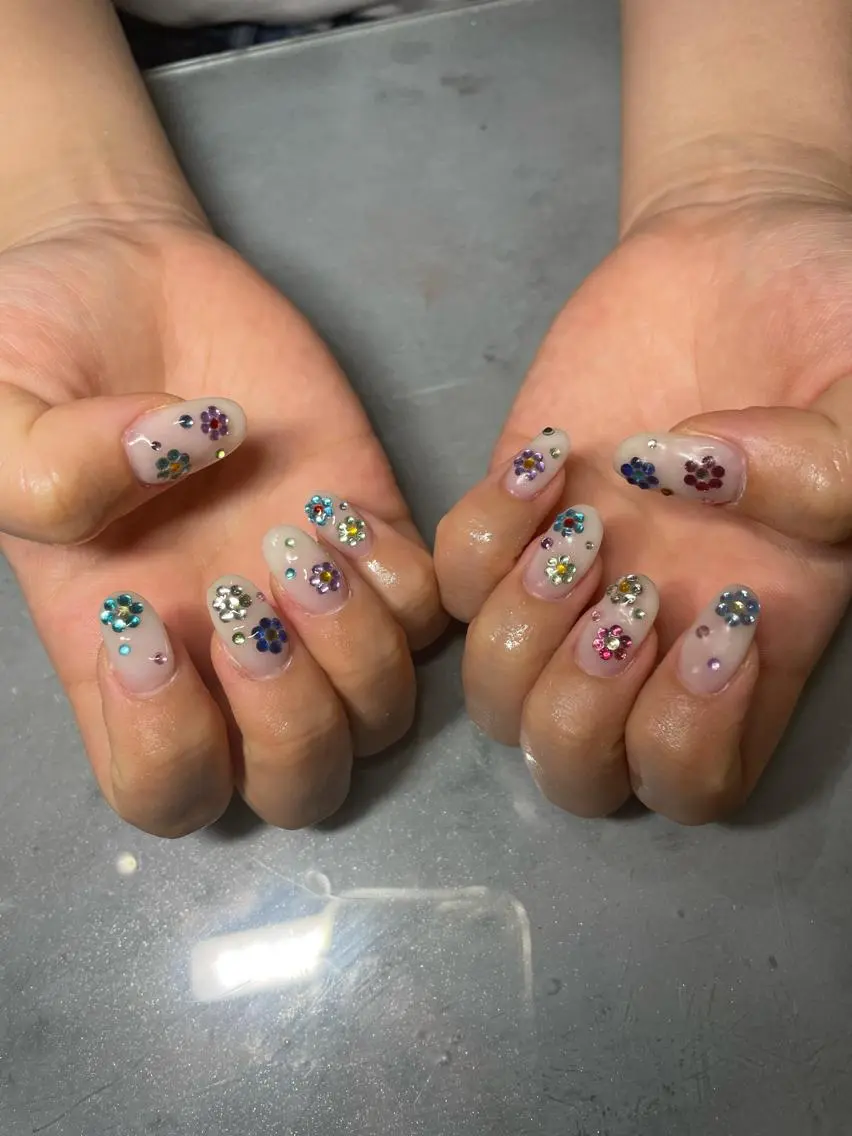 ネイル LAVISH 大和店 emi･:*+のネイルデザイン