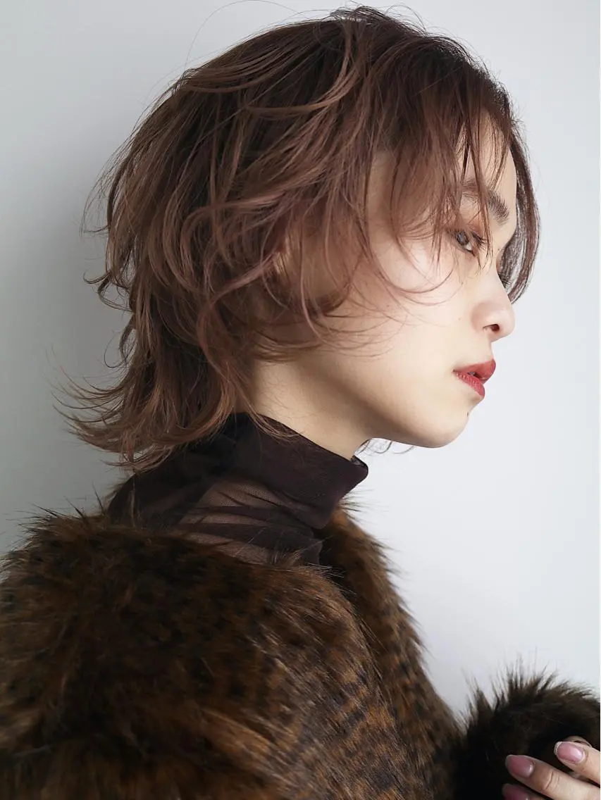 ショート カラー ブラウンカラー ハイトーンカラー ピンクカラー ピンクブラウン ウルフカット ウルフレイヤーカット /チヒロのヘアスタイル