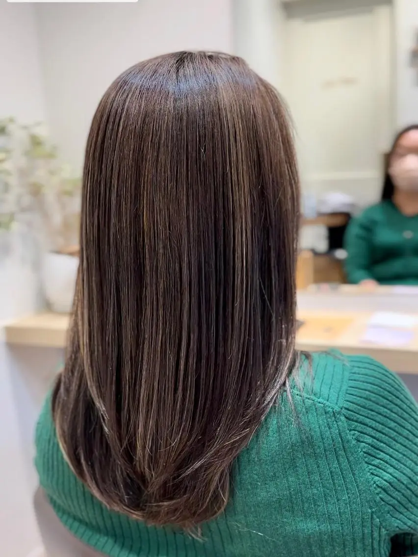 セミロング カラー ブリーチ グレージュ ハイライトカラー イルミナカラー インナーカラー カット ヘアカラー トリートメント 白髪ぼかしハイライト 💫ミネ ヒロシのヘアスタイル