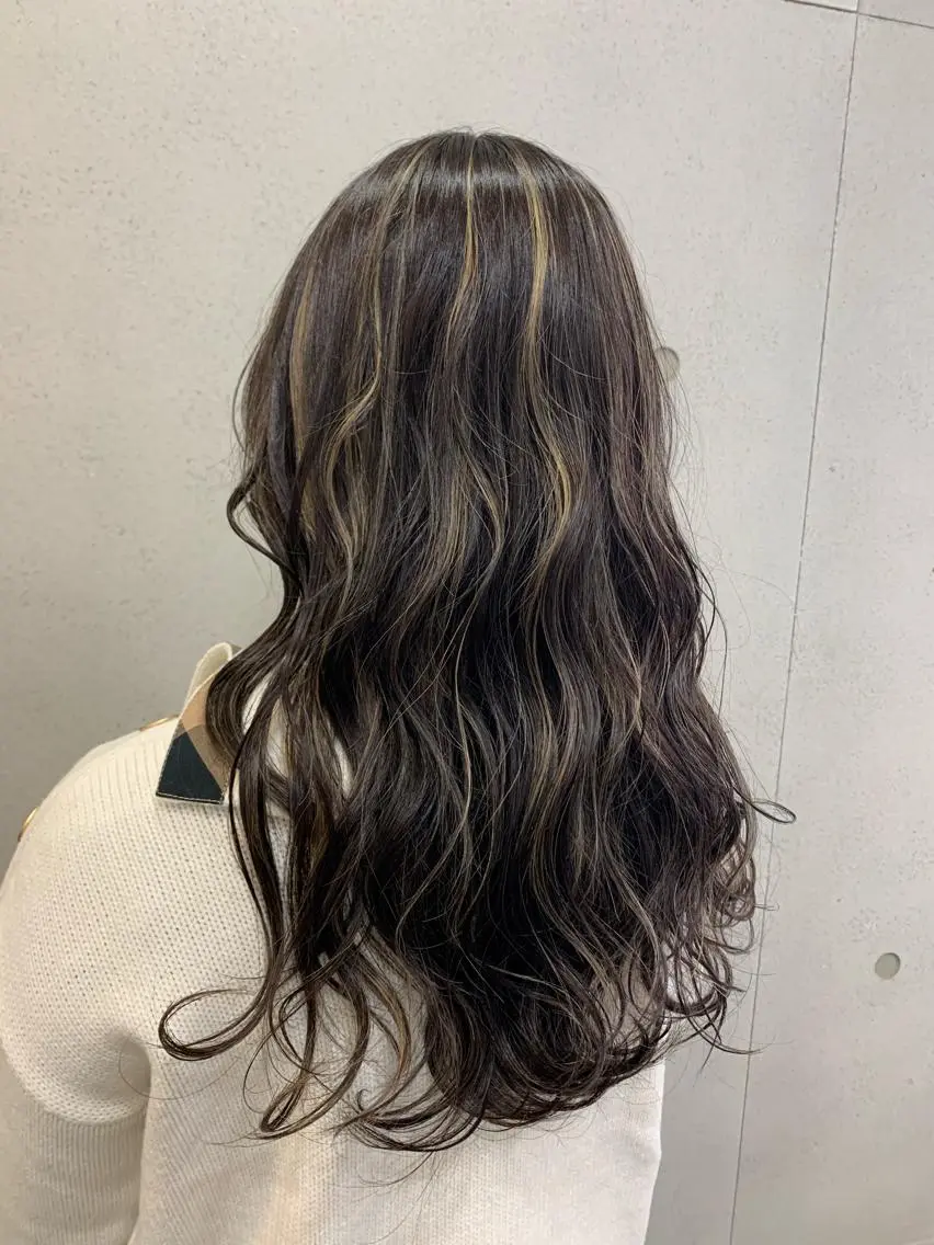 セミロング ハイライト おせ ちさとのヘアスタイル