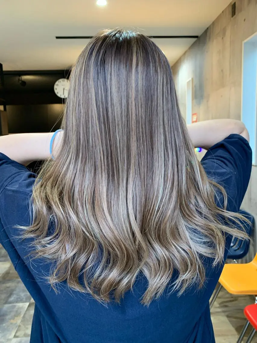 セミロング カット ヘアカラー yoshihara yuukiのヘアスタイル