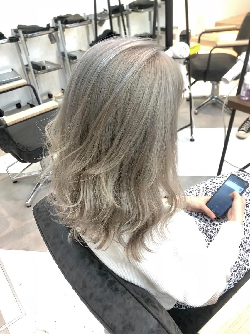 ミディアム カラー パーマ ヘアアレンジ メンズ ブロンド 外国人風カラー まつげと眉 Meliaのマツエク・マツパデザイン