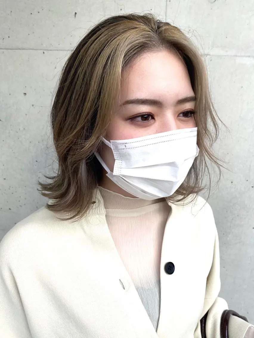 ショート カラー 切りっぱなしボブ ミストバング フェイスフレーミング ハイライトカラー ボブ 川越 輝梨奈のヘアスタイル