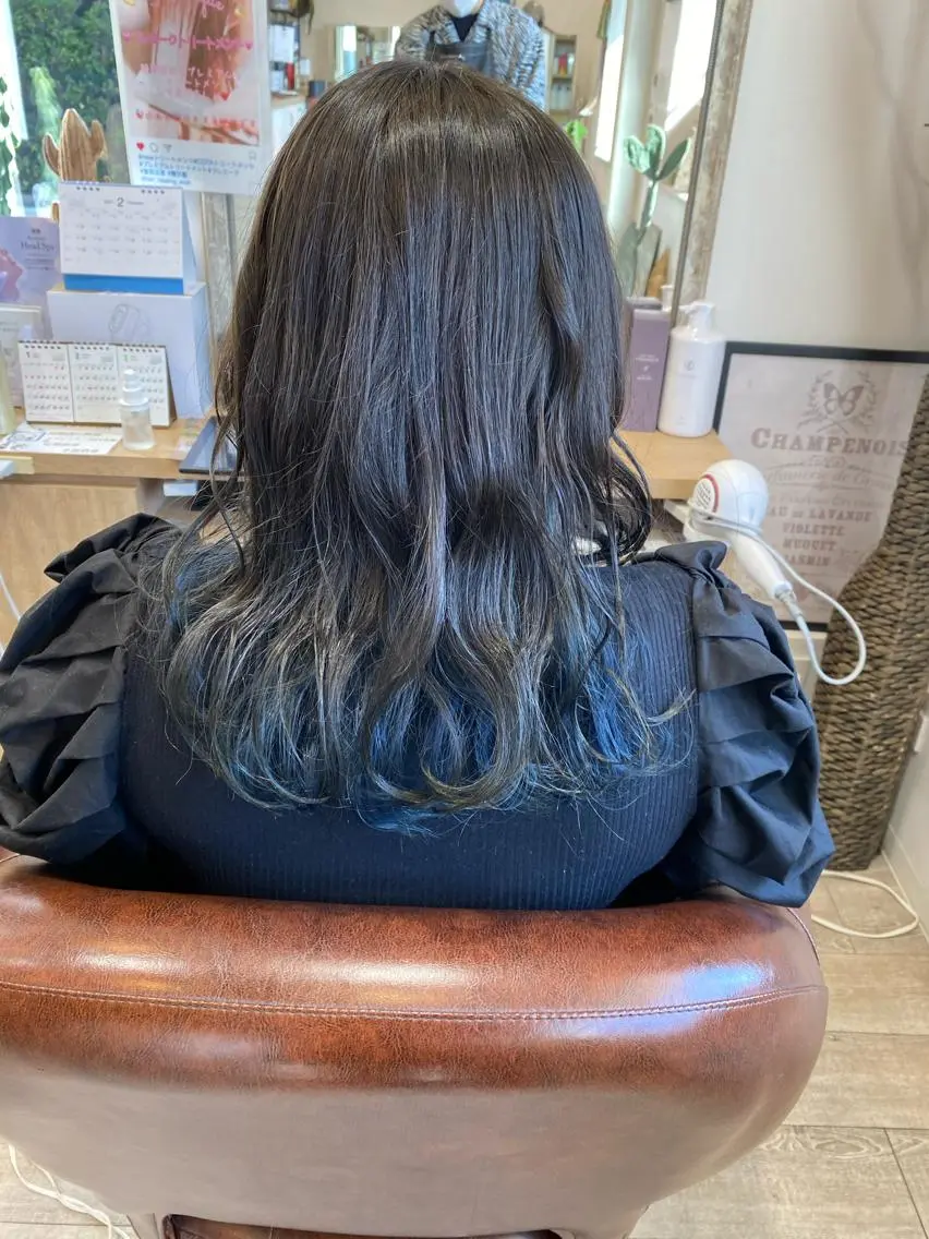 カラー ブルーカラー ネイビーカラー 透明感ブリーチ ハイトーンウエダのヘアスタイル