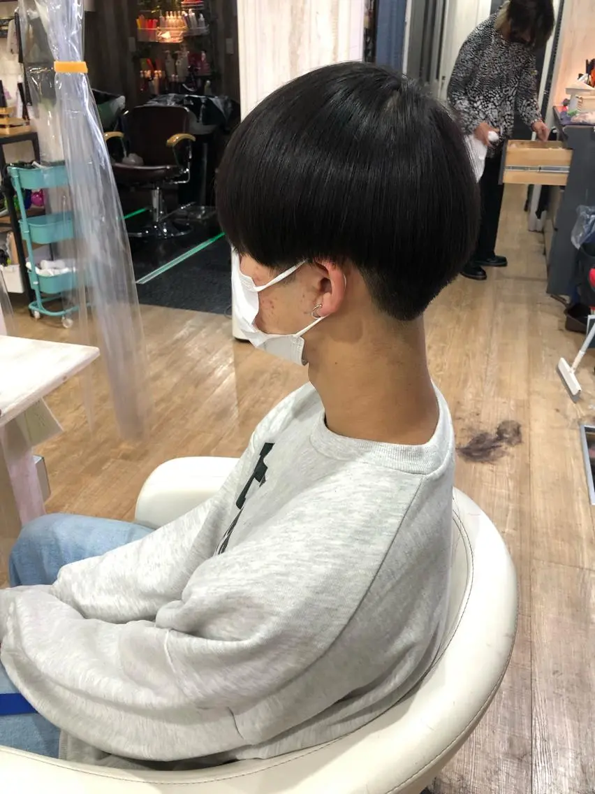 メンズ white.梅田 デザインカラー🦄のヘアスタイル