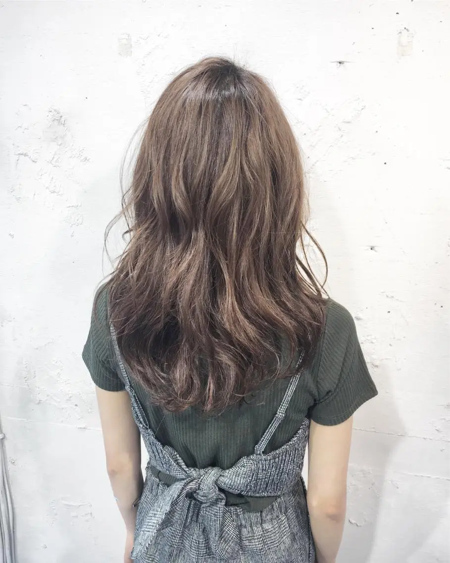 セミロング カラー アッシュ ✨艶髪✨透明感✨ 山内大樹のヘアスタイル