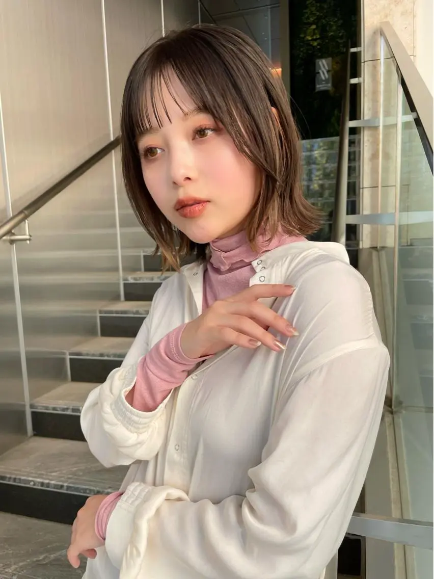 ミディアム 切りっぱなしボブ ボブ シースルーバング 外ハネヘア 結べるレイヤーボブ くびれLady表参道のヘアスタイル