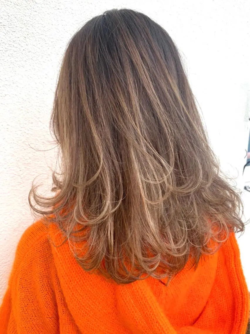 ロング カラー ベージュカラー ブリーチ ケアブリーチ ハイライトカラー ハイライト Pia ツボイ ケイタのヘアスタイル