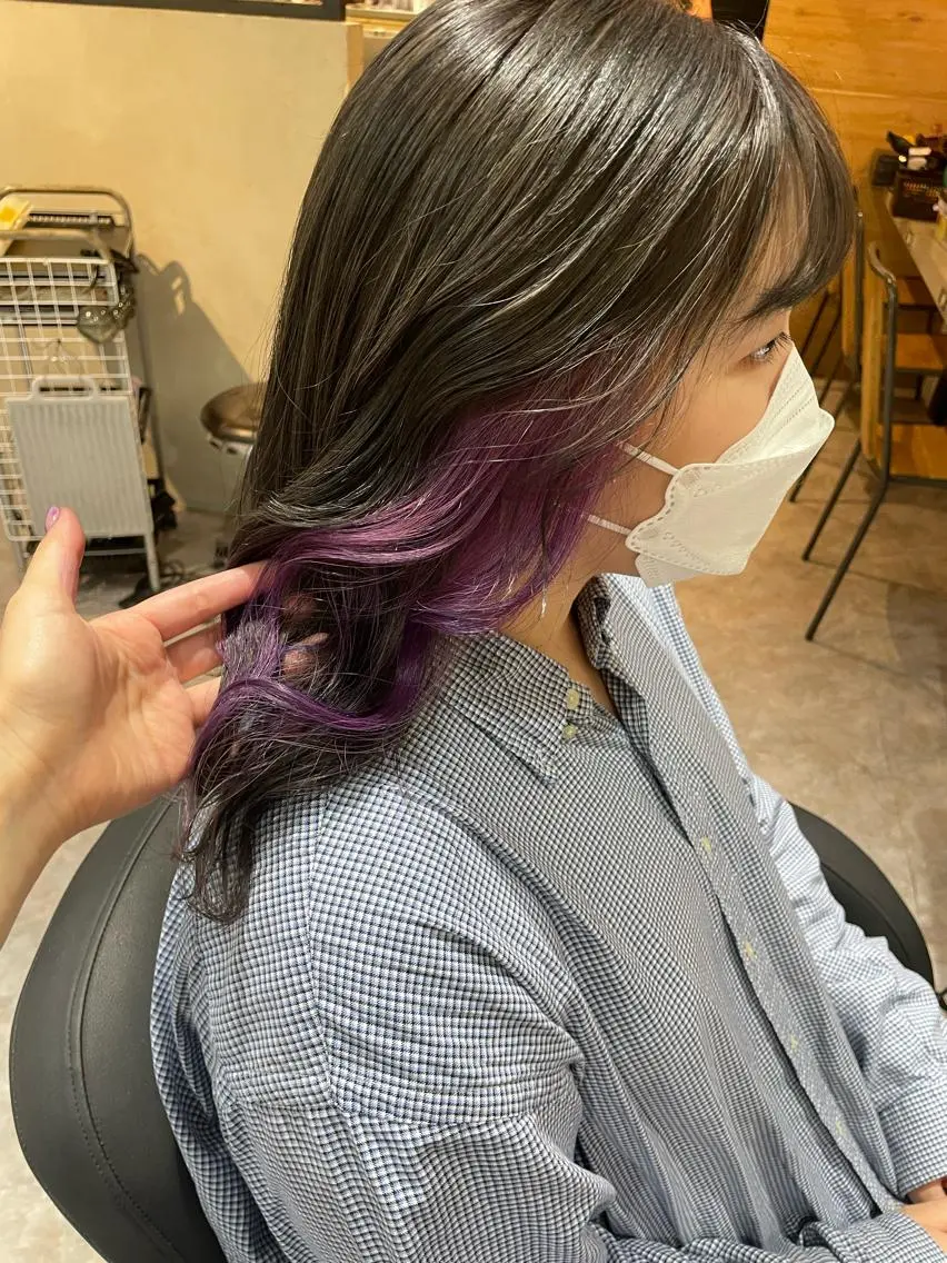 セミロング カラー パープルカラー EIGHT 中川原 菜々子のヘアスタイル