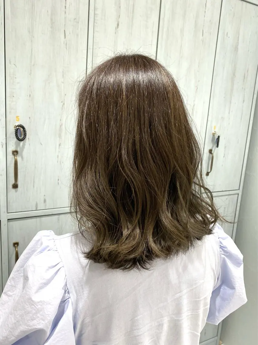 ミディアム カラー カット ヘアカラー トリートメント 中川 茜里のヘアスタイル