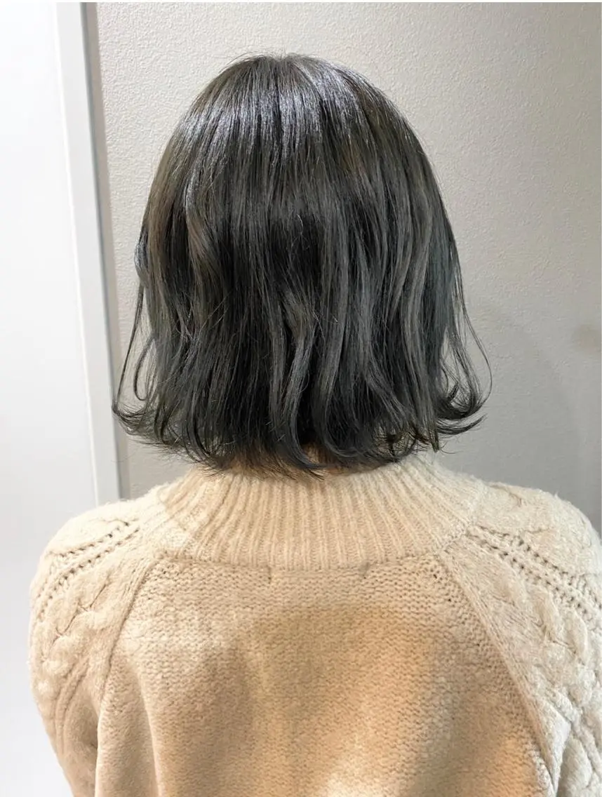 ミディアム カラー アッシュ ボブ 外ハネヘア moanin モーニンのヘアスタイル