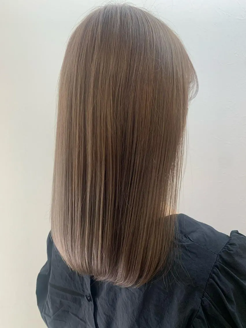 ミディアム カラー ベージュカラー hubhair レイヤー/透明感のヘアスタイル