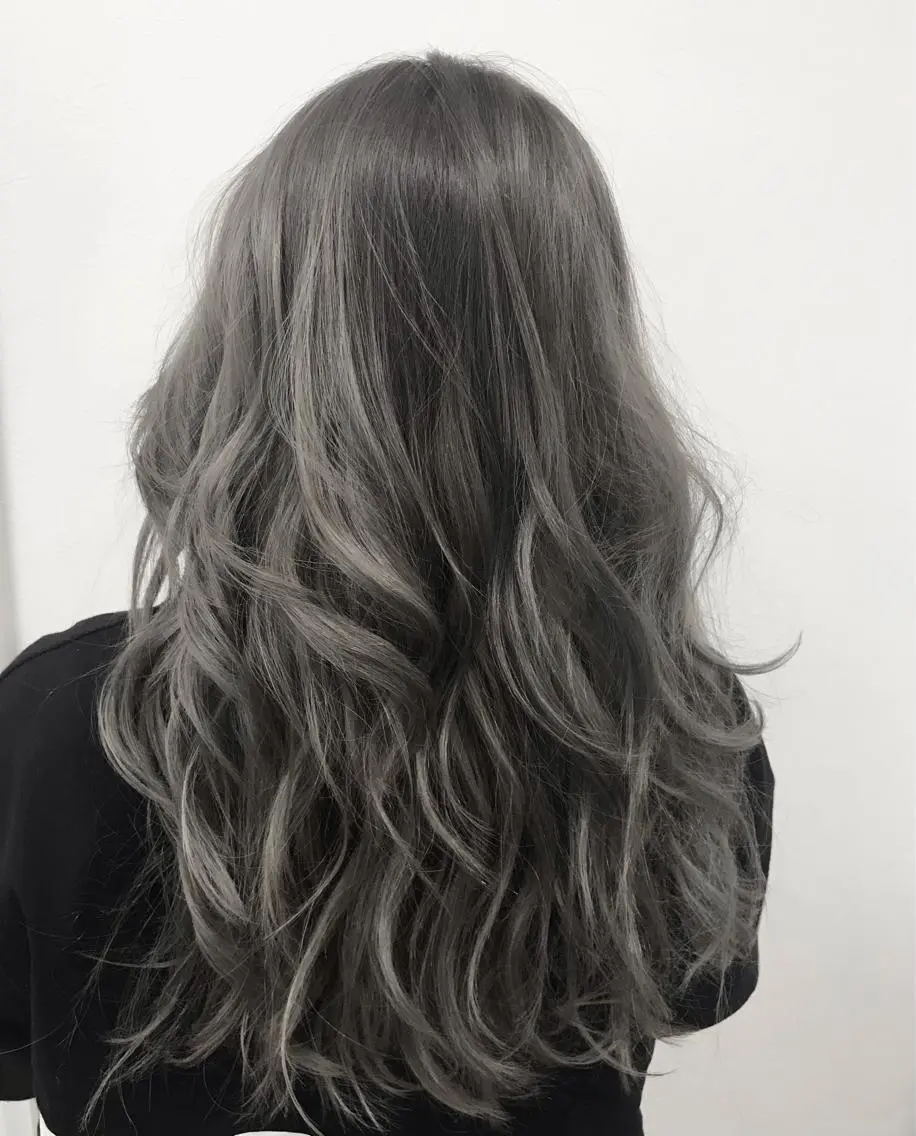 ロング カラー tomo MiND HAiRのヘアスタイル