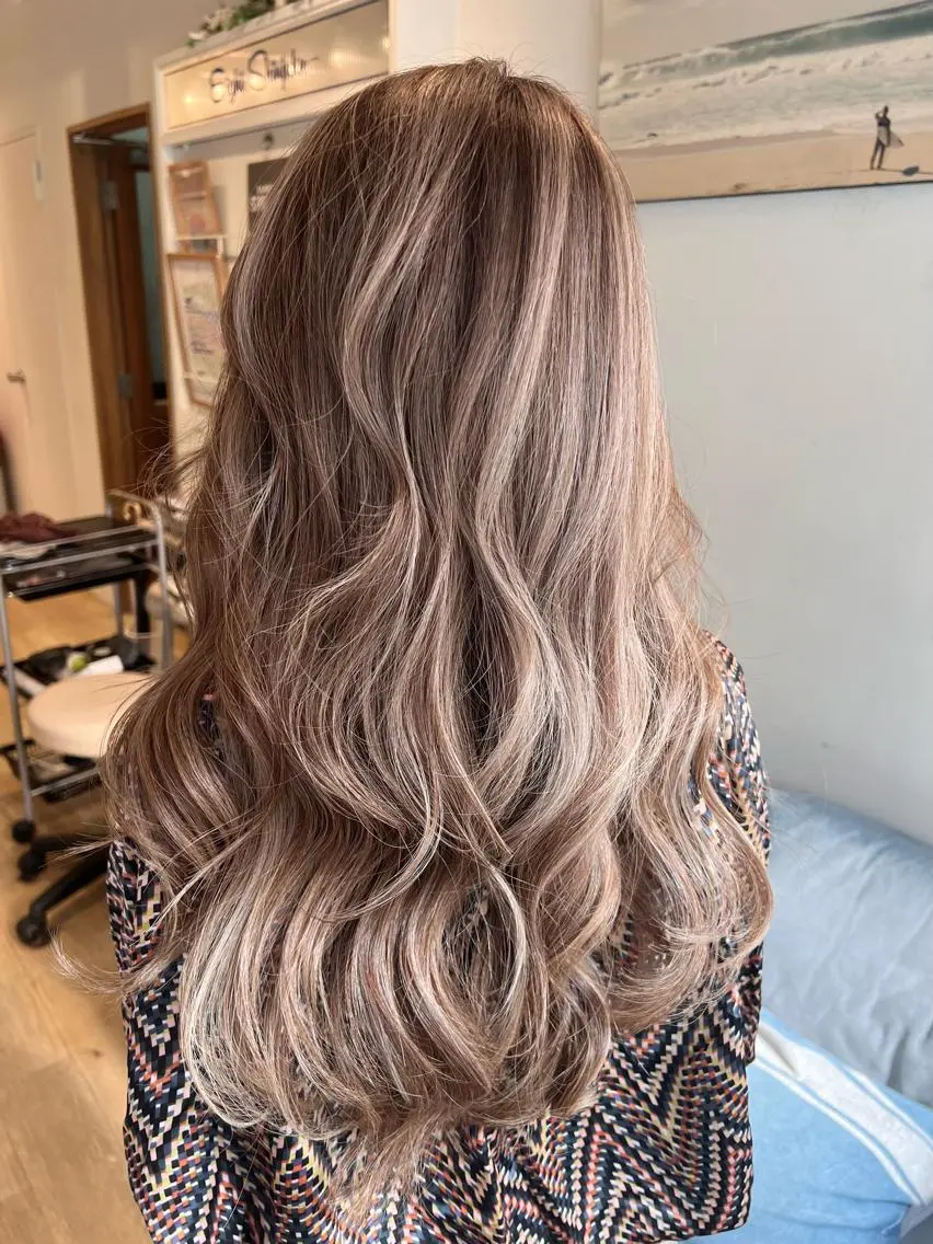 ロング ハイライト レイヤーカット ヘアカラー トリートメント 渋谷ハイトーン/ デザインカラー阿部のヘアスタイル