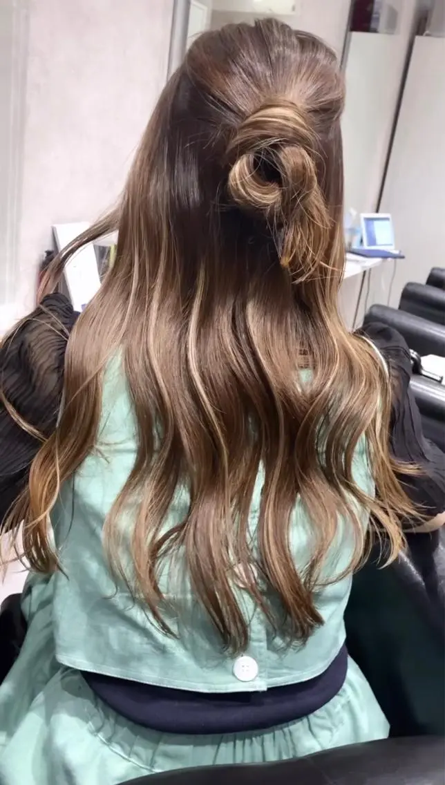 ロング カラー ベージュカラー ハイライトカラー ハイライト 心斎橋なんば 大野竜輝のヘアスタイル