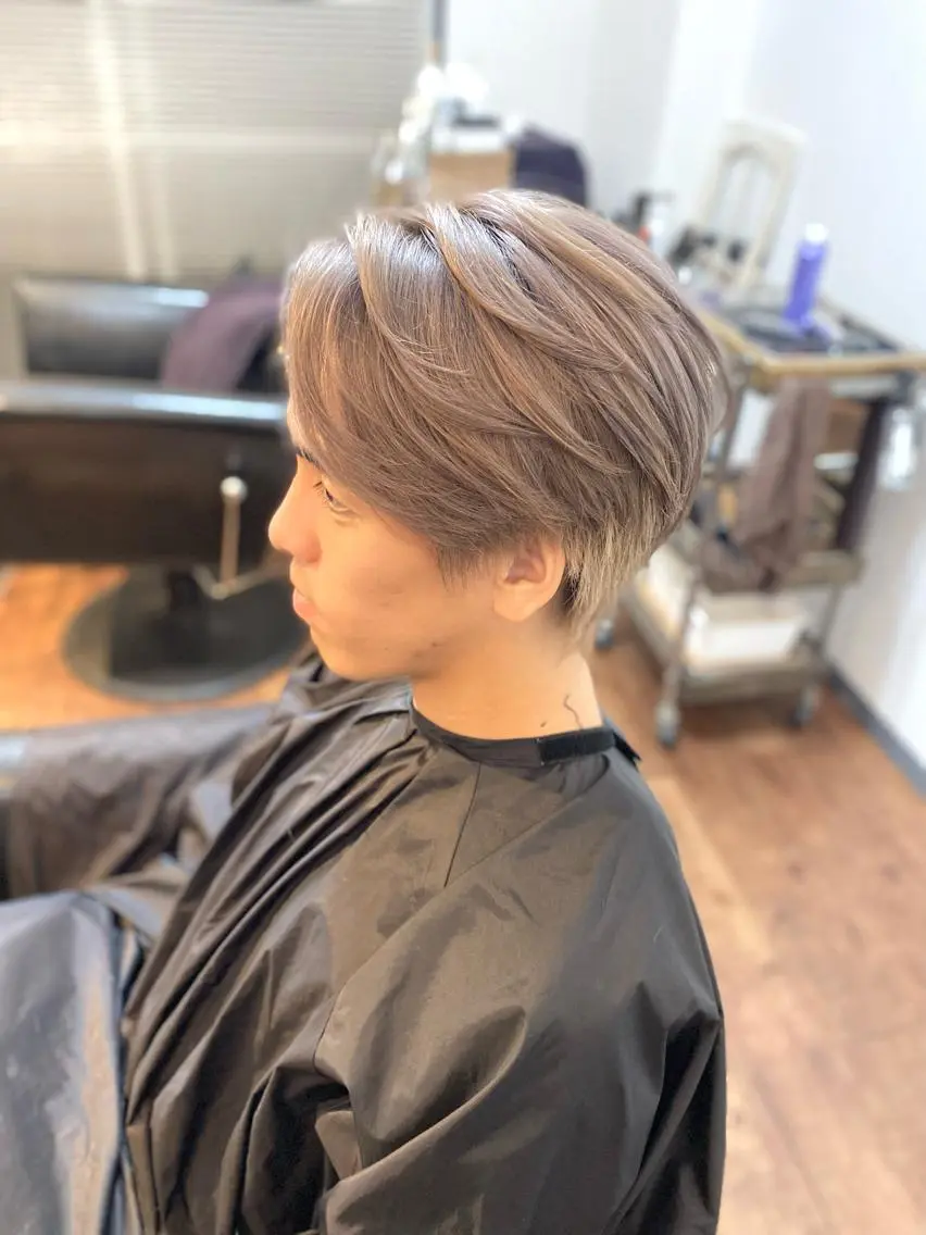 ミディアム カラー メンズ メンズブリーチ ベージュカラー ブリーチ ミルクティーベージュ カット ヘアカラー トリートメント Luzir⭐︎ GEN⭐︎のヘアスタイル