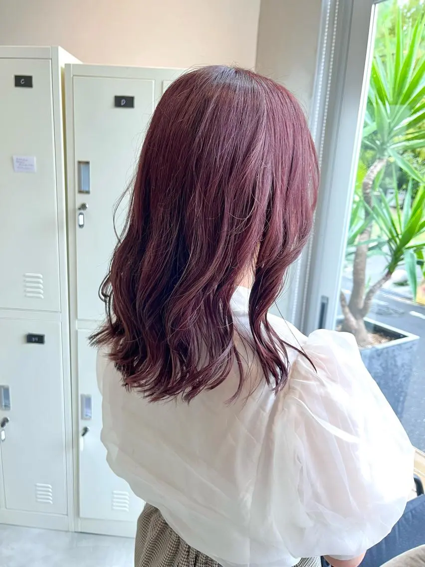 ミディアム カラー ブリーチ ブラウンカラー ピンクカラー ピンクブラウン 外ハネヘア attrait Ryusukeのヘアスタイル