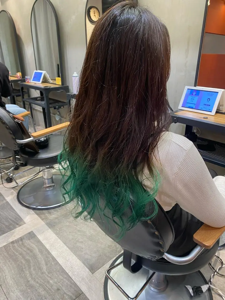 カラー グラデーションカラー syuyama shinichiのヘアスタイル
