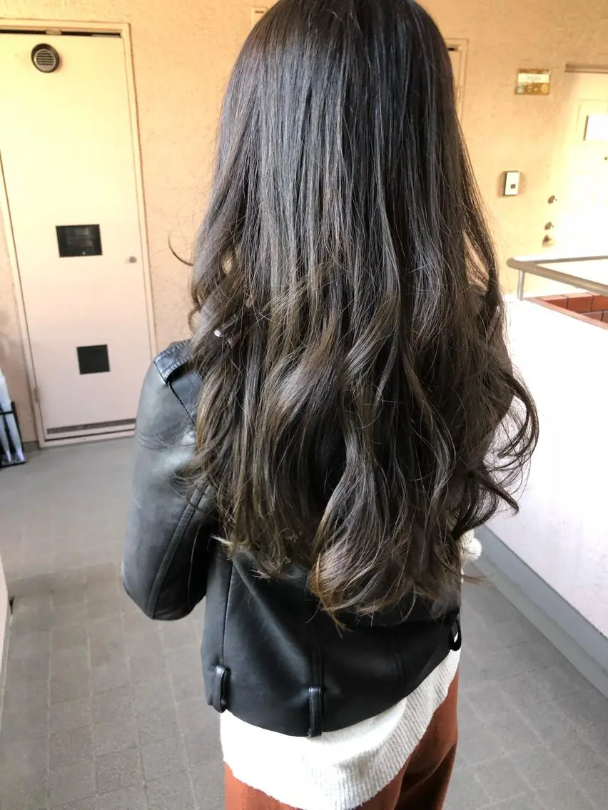 セミロング カラー ブリーチ イルミナカラー 髪質改善 トリートメント tuuli トゥーリのヘアスタイル