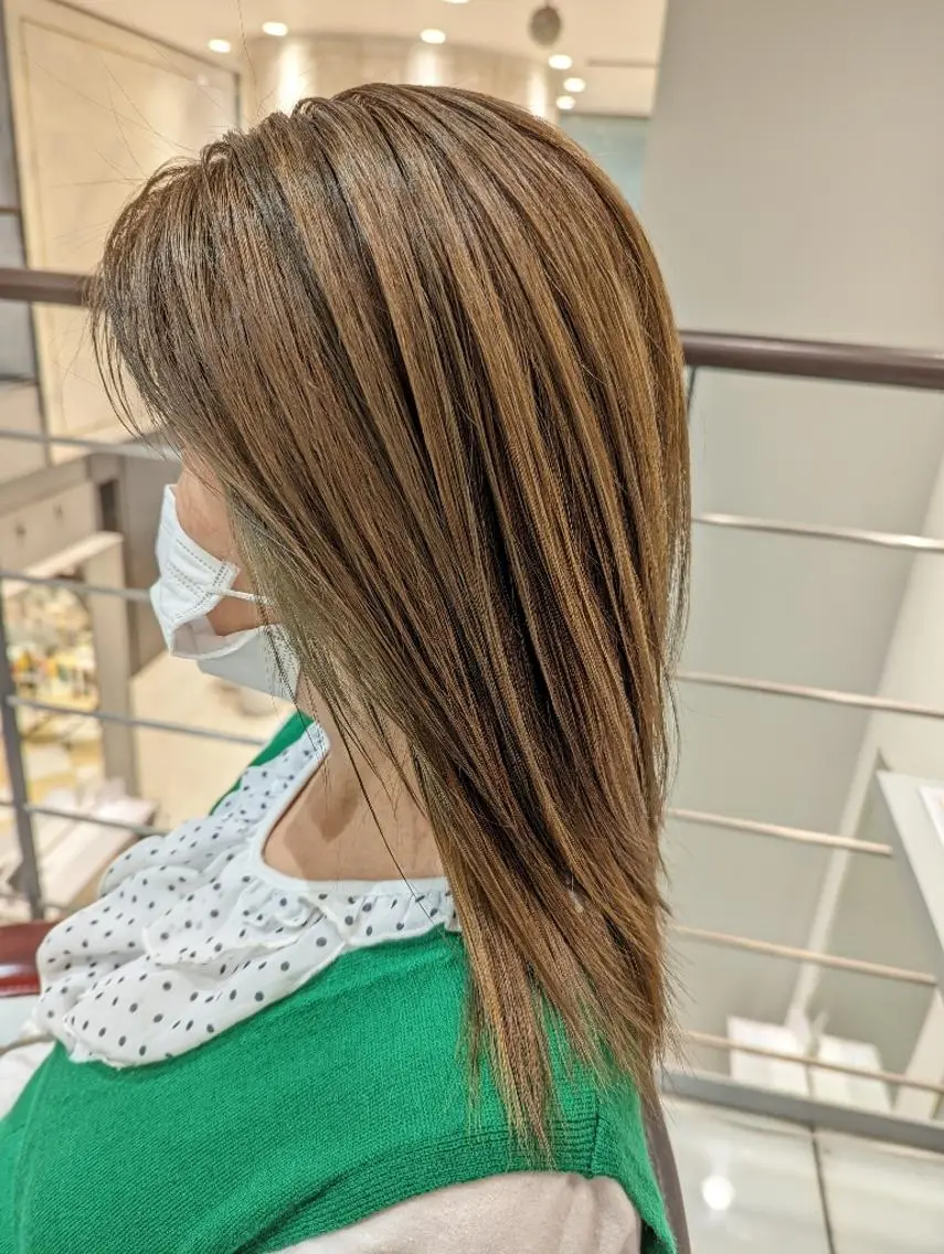 ミディアム カラー イヤリングカラー ハイライトカラー ハイライト カット ヘアカラー トリートメント ヘアセット 知念 香トータル ビューティー🌷のヘアスタイル