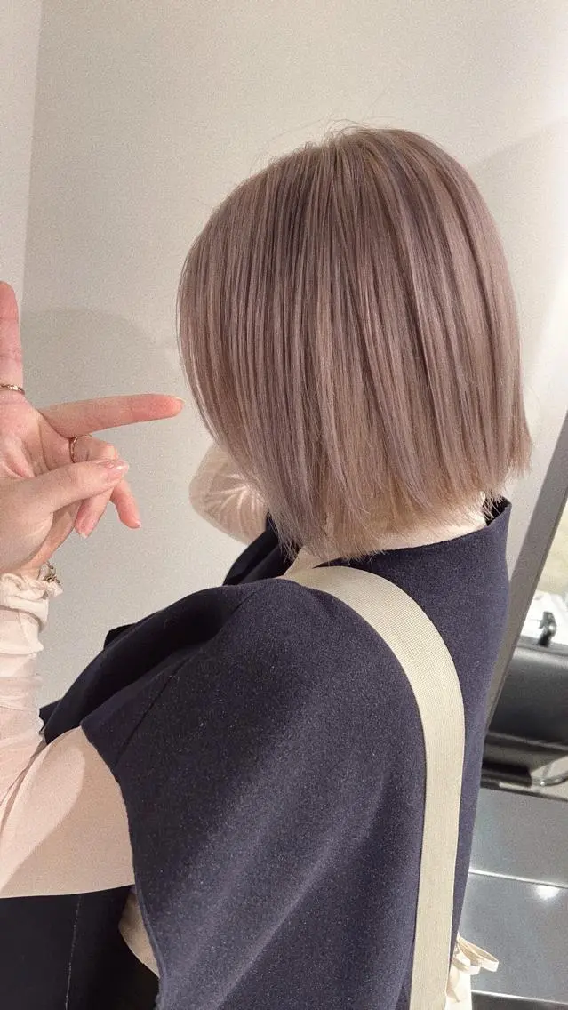ショート カラー ベージュカラー ブリーチ ホワイトベージュ ボブ カット ヘアカラー トリートメント スキバサミを使わない カット🌼唯🌼のヘアスタイル