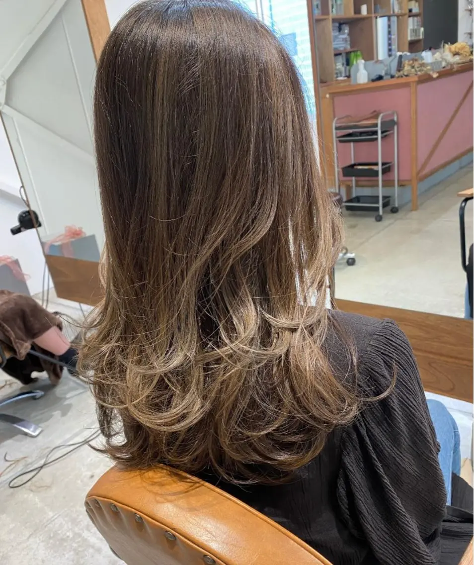 ロング カラー ベージュカラー ブリーチ ケアブリーチ 似合わせレイヤー 阿波座/ふじむらのヘアスタイル