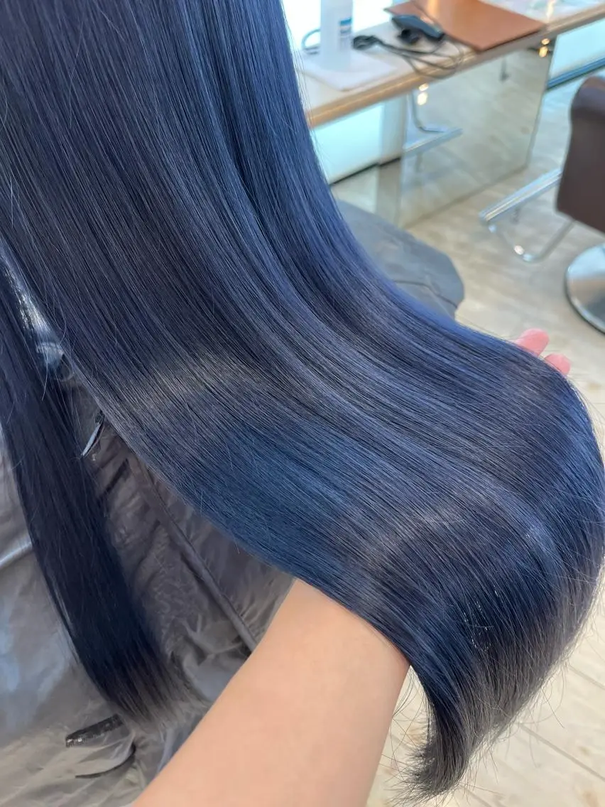 ロング カラー 黒髪 ブリーチ ブルーカラー ブルーブラック ヘアカラー トリートメント サソウ ユリエ🥥のヘアスタイル