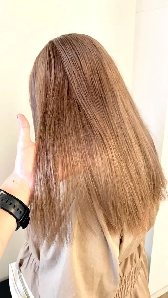 ロング カラー ベージュカラー ミルクティーベージュ カット ヘアカラー トリートメント ダメージレスブリーチ HIROSHIのヘアスタイル