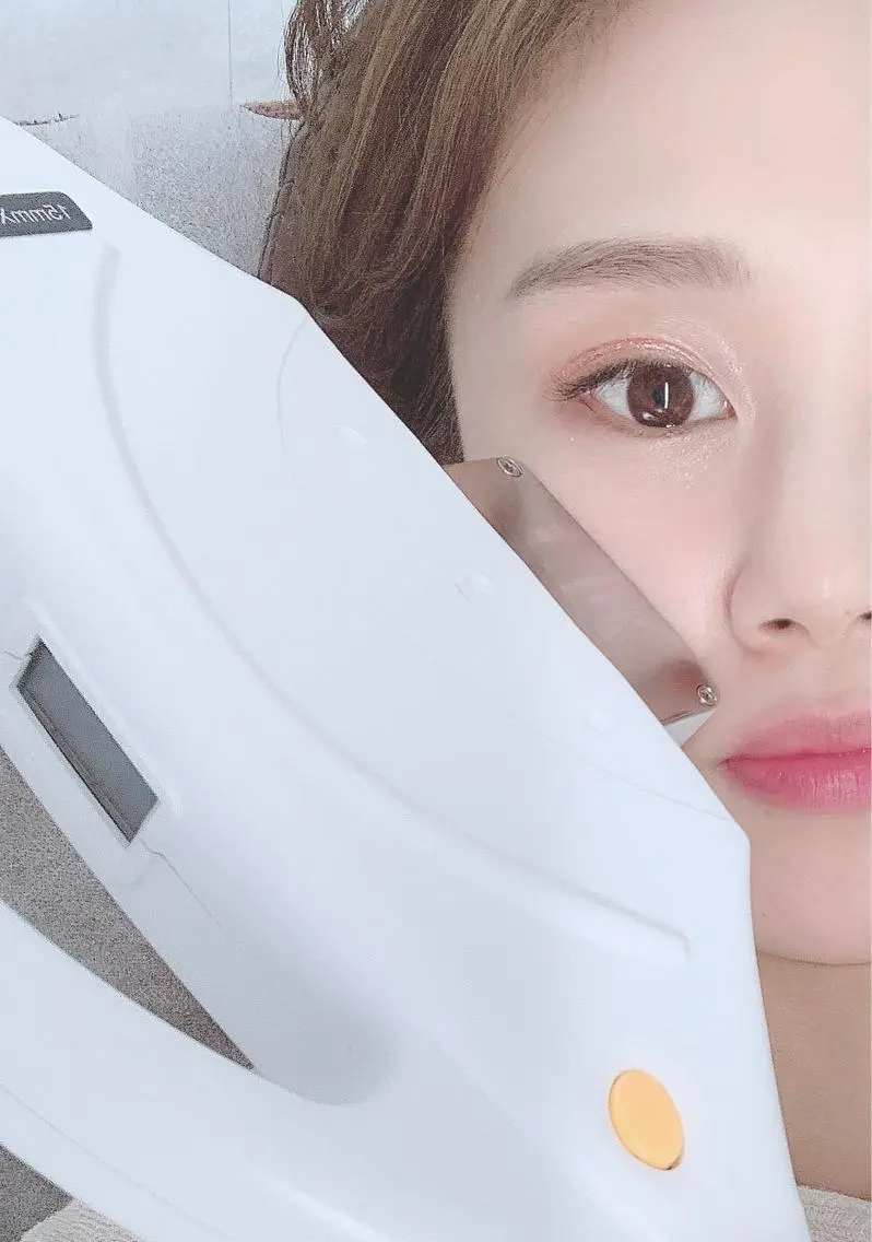 new me"のネイルデザイン