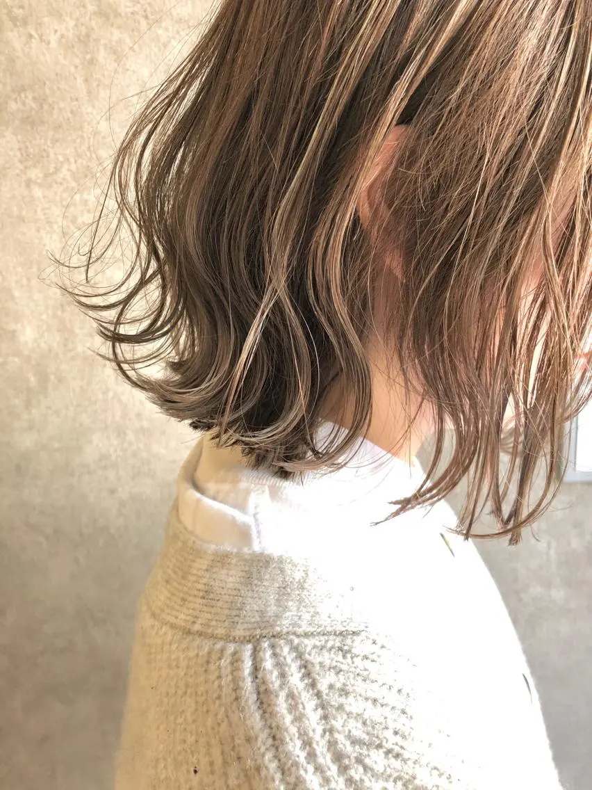ショート カラー 顔周りレイヤーカット ブリーチminamiのヘアスタイル