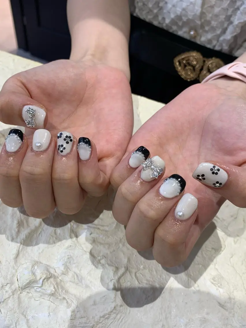 ネイル ガーリー マキノ ユイのネイルデザイン