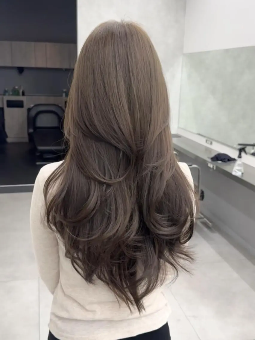 ロング カラー ベージュカラー ブリーチ 透明感カラー ダブルカラー グレージュ カット ヘアカラー レイヤー/艶カラー FOCUSJAPANのヘアスタイル