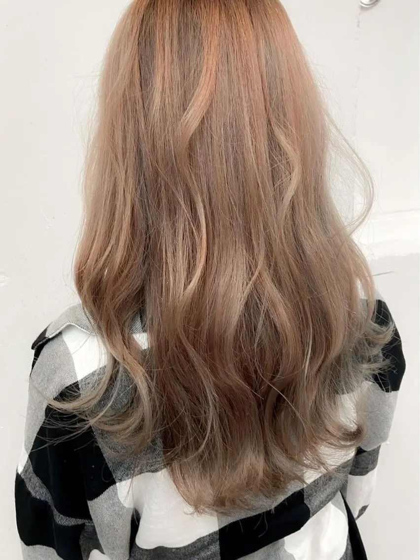 セミロング カラー ベージュカラー ブリーチ ヘアカラー トリートメント ウルフカット レイヤーカット上柿のヘアスタイル