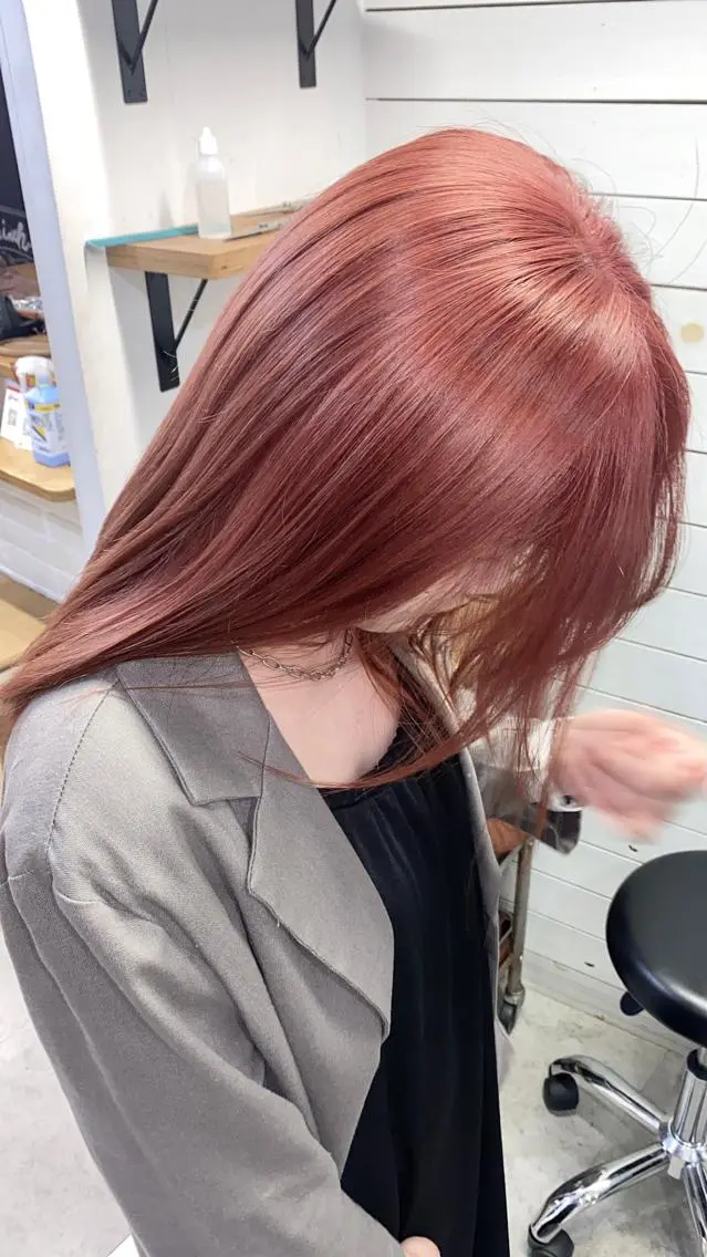 ミディアム ヘアカラー ミルクティーベージュ outaのヘアスタイル