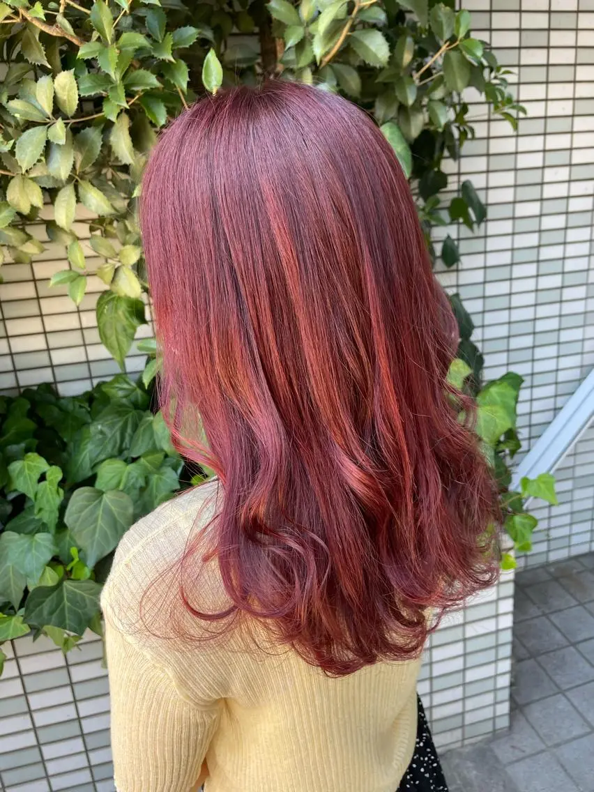 ミディアム カラー ブリーチ ブリーチなしカラー ピンクカラー 山本 陸央のヘアスタイル