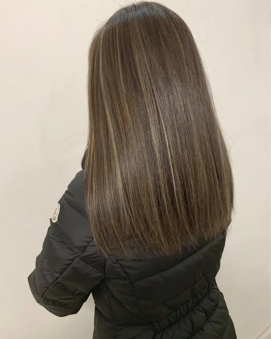 ミディアム カラー ヘアカラー トリートメント レイヤーカット 西村あきやのヘアスタイル