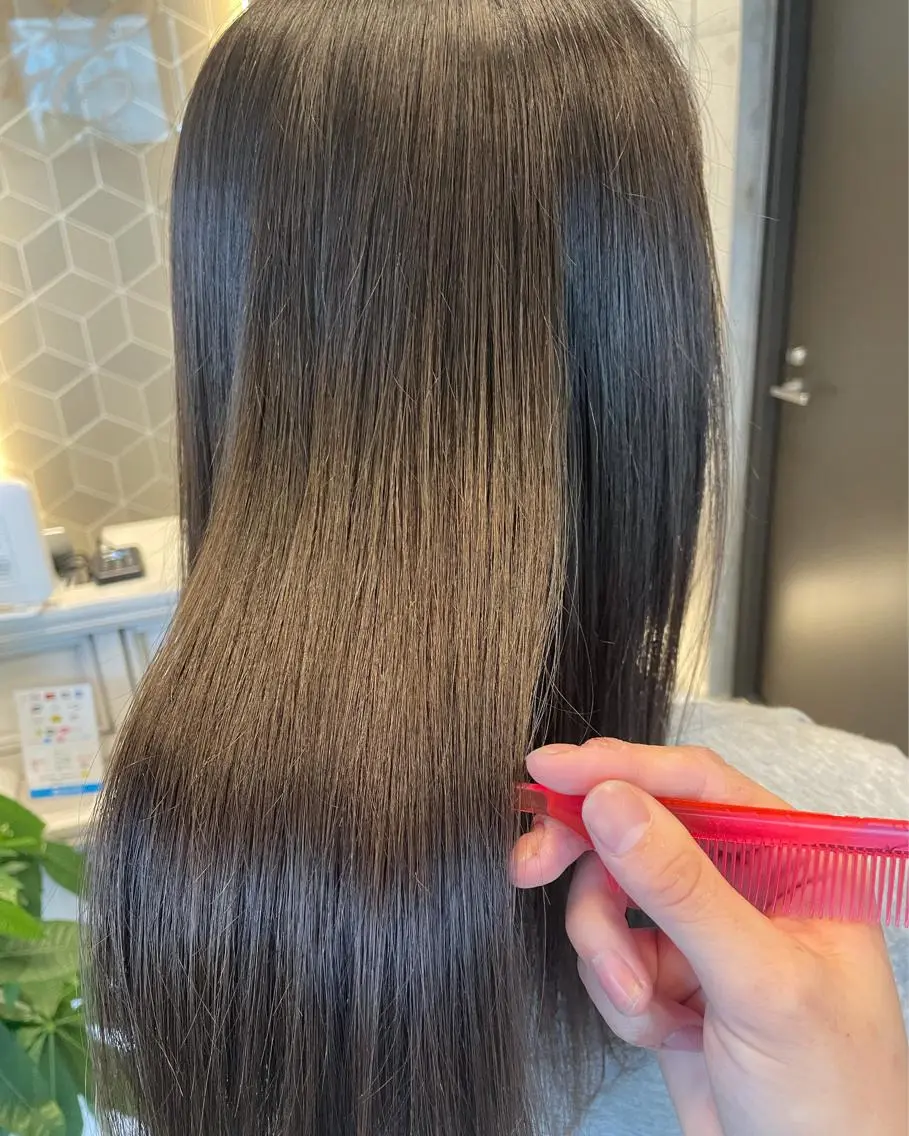 セミロング パーマ カット 縮毛矯正 トリートメント 小松崎 結花のヘアスタイル