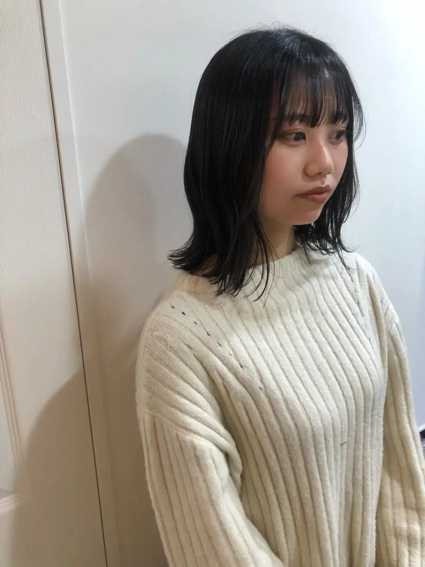 ミディアム カラー カット ヘアカラー トリートメント MIOベージュカラー 柔らかいカラーのヘアスタイル
