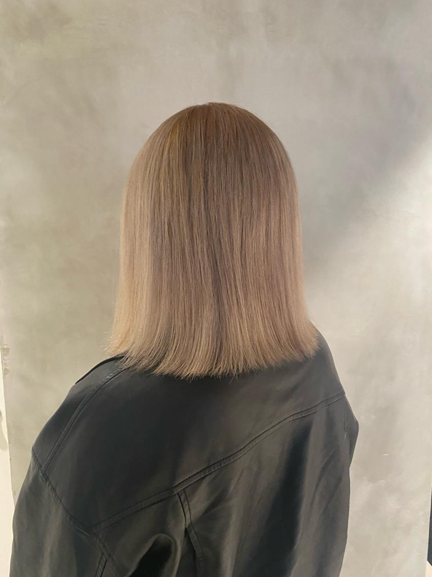 ミディアム 朝倉 南のヘアスタイル