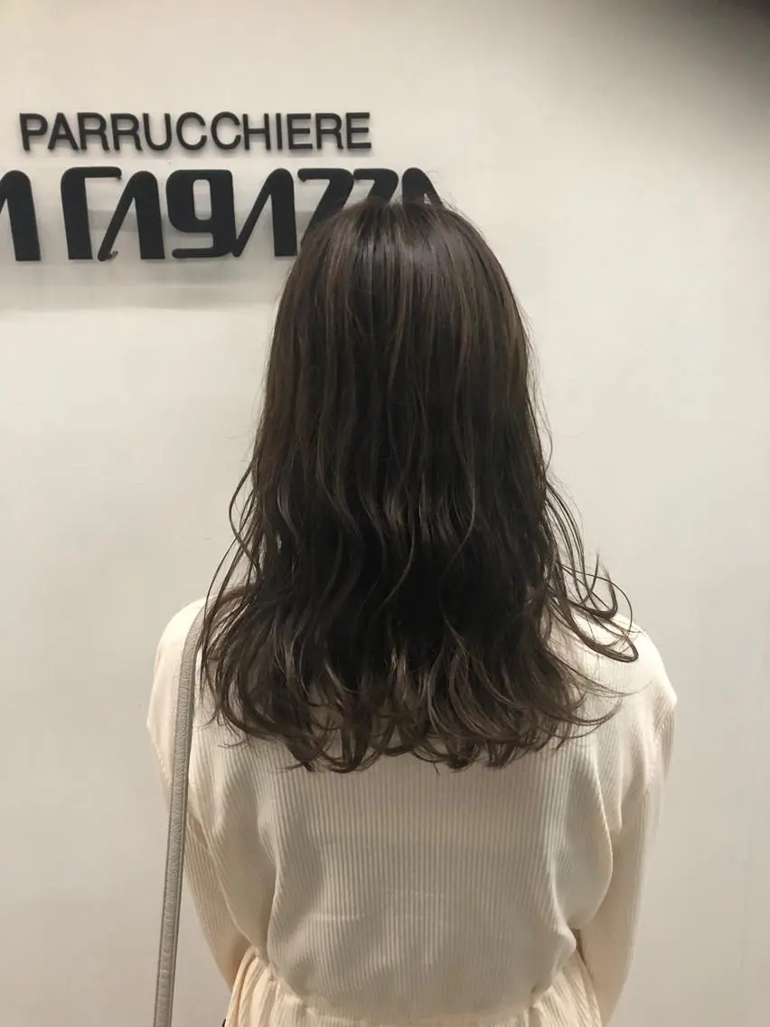 セミロング カラー グレージュ カット ヘアカラー 東條 克義のヘアスタイル