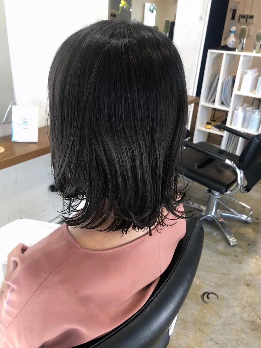 ミディアム カラー カット ヘアカラー トリートメント MIOベージュカラー 柔らかいカラーのヘアスタイル