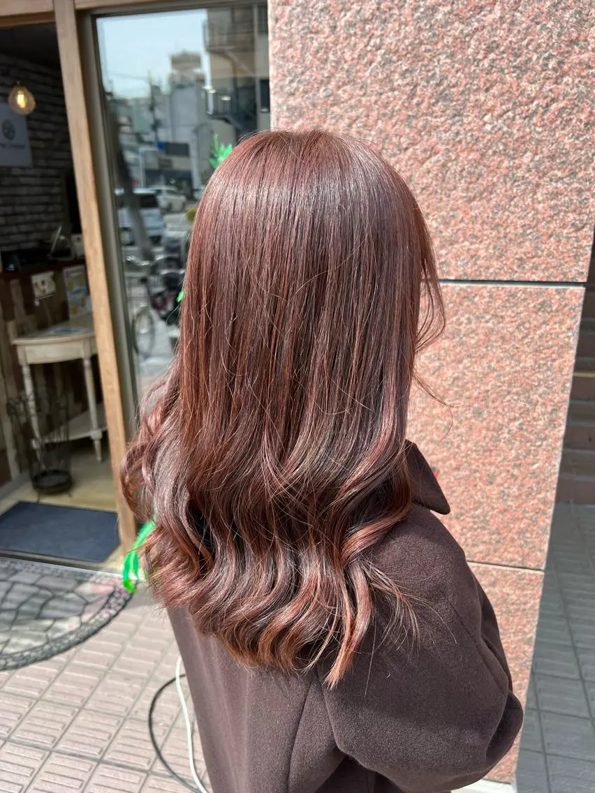 セミロング ヘアカラー 韓国風🫧艶カラー 💟ran💟のヘアスタイル
