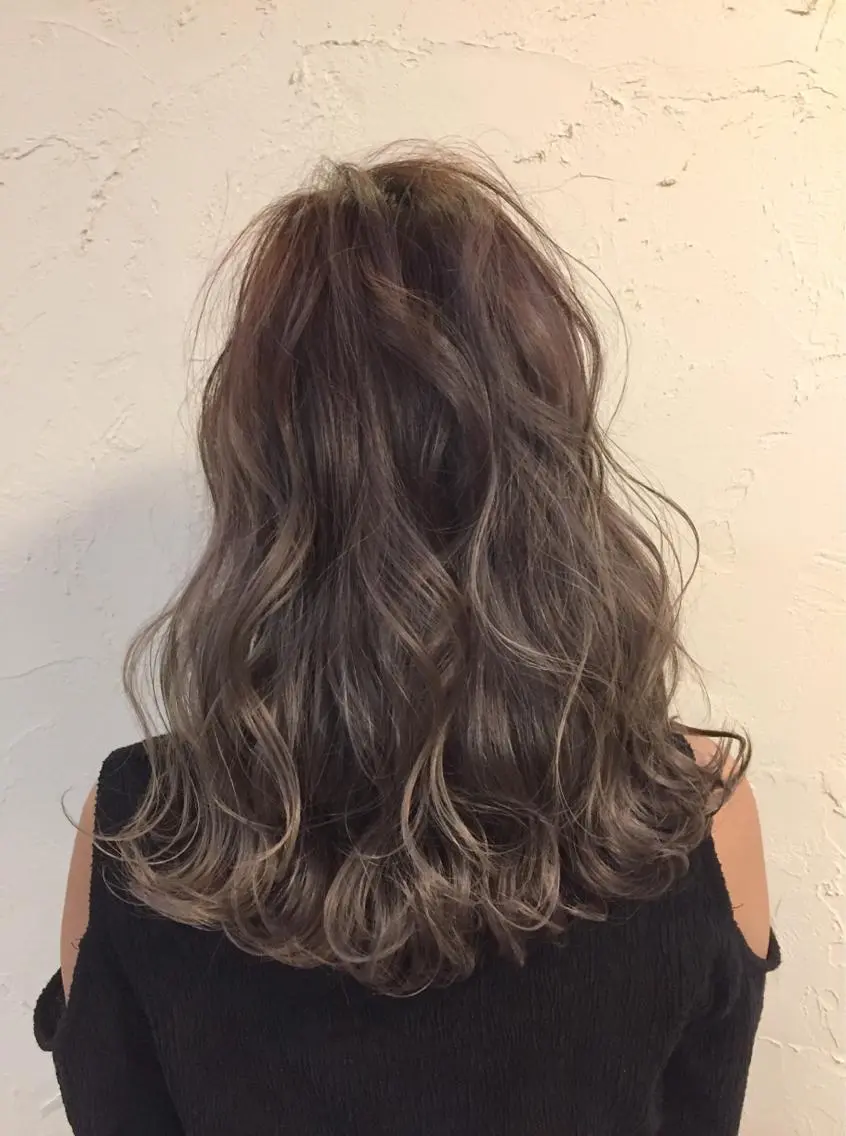 セミロング カラー カット ヘアカラー 韓国レイヤー外国人風 透明感カラー髪質改善のヘアスタイル