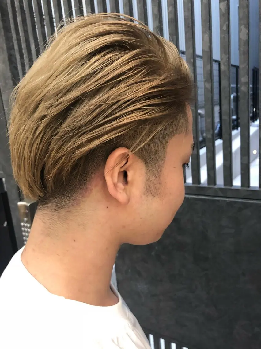 ショート カラー メンズ ウルフカット／吉村 桃子のヘアスタイル