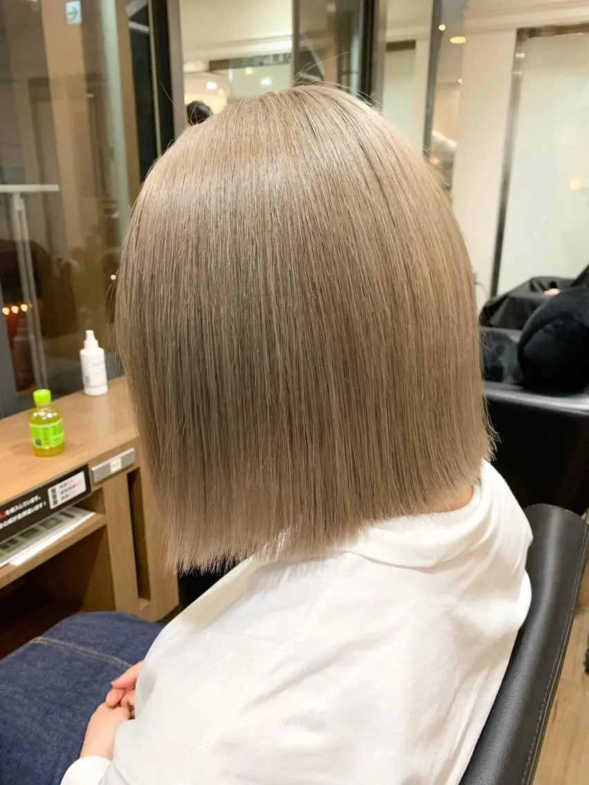 ミディアム カラー 薄田 珠美のヘアスタイル