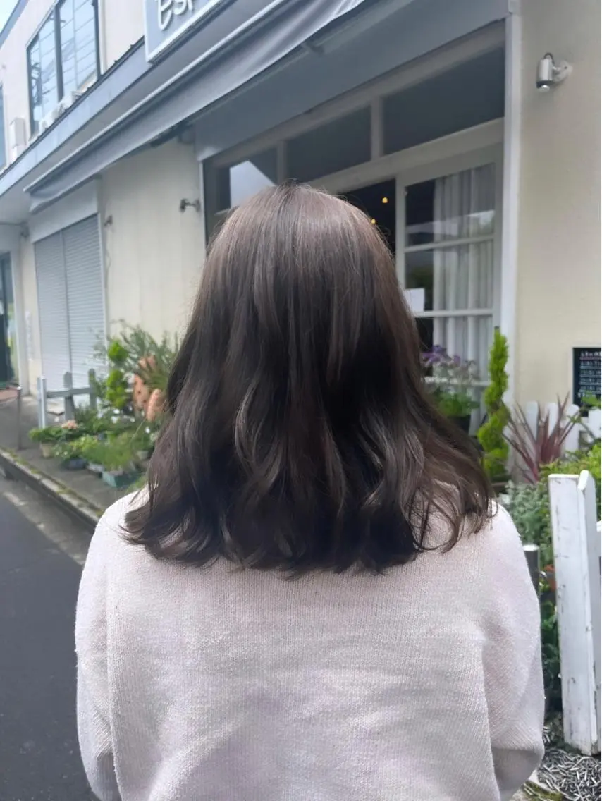 カラー オリーブカラー アトリエファゴ Noaのヘアスタイル